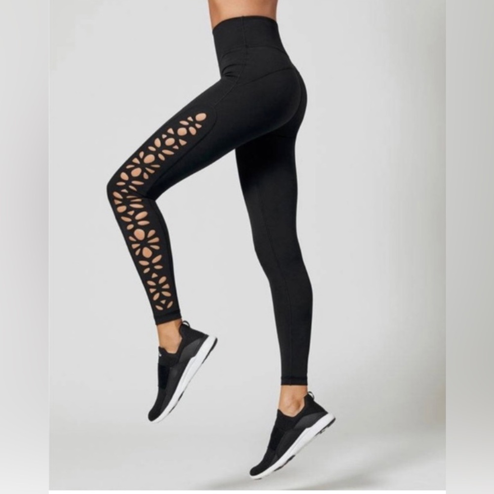GIGI C Hannah Sexy Cut Out High Waisted Leggings Size
S NWOT